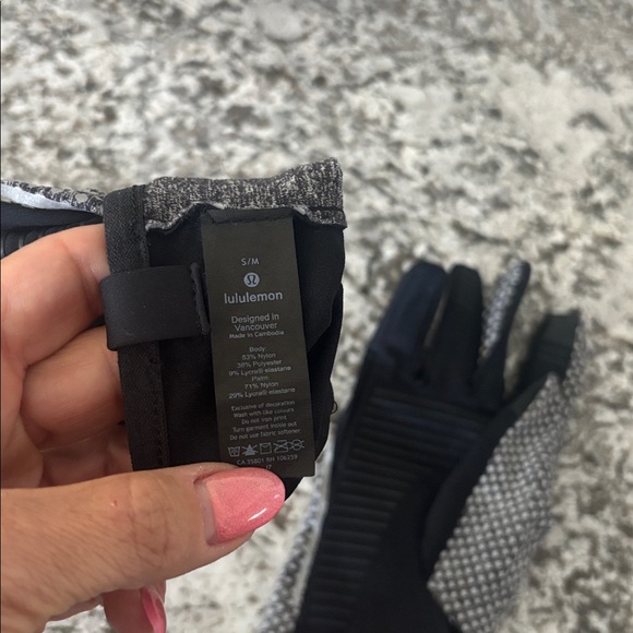 NWOT Lululemon Reflective Running gloves - Picture 3 of 4